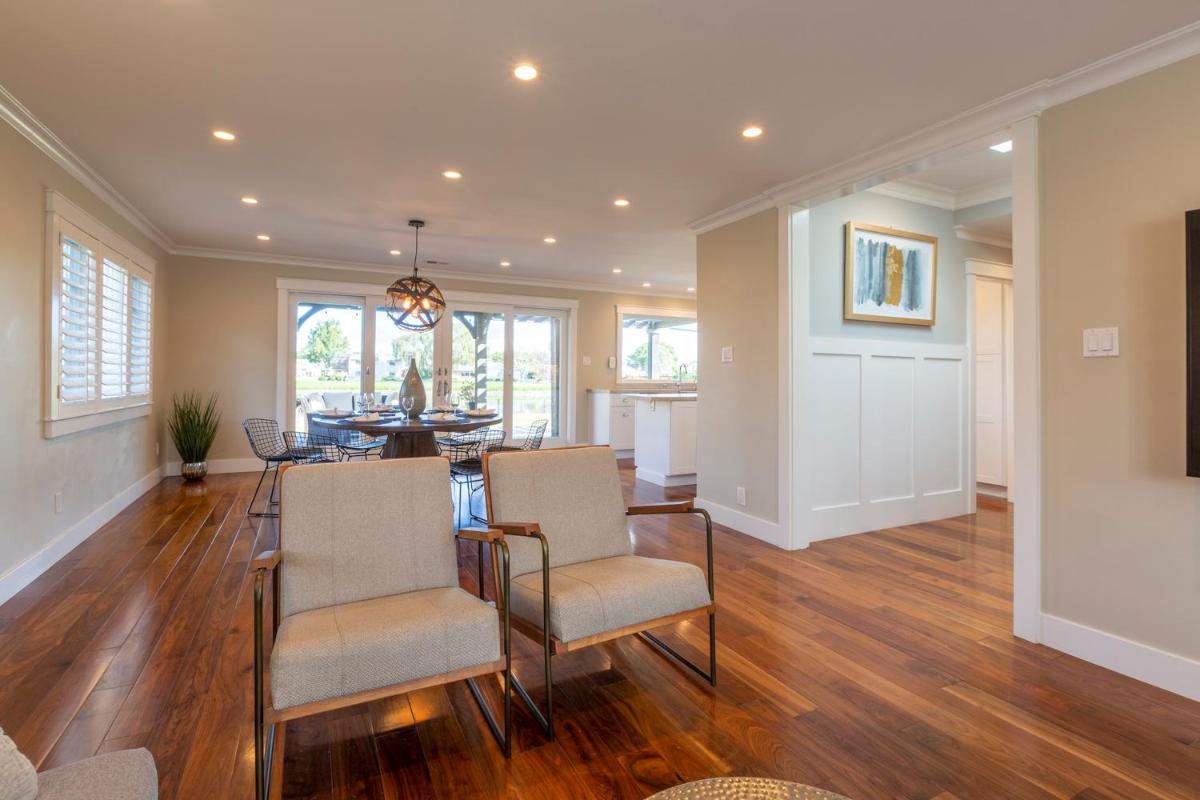 @ Marbella Lane Executive Waterfront Property - Housity
