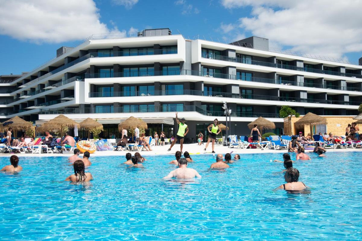 A piscina em ou perto de RR Alvor Baía Resort