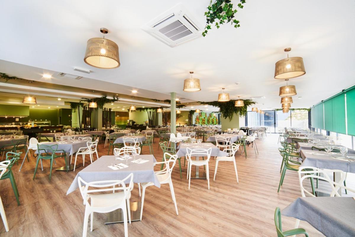 Um restaurante ou outro lugar para comer em RR Alvor Baía Resort
