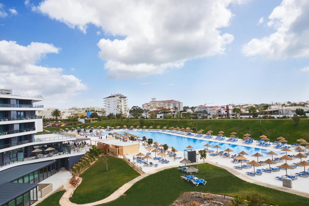 A piscina em ou perto de RR Alvor Baía Resort