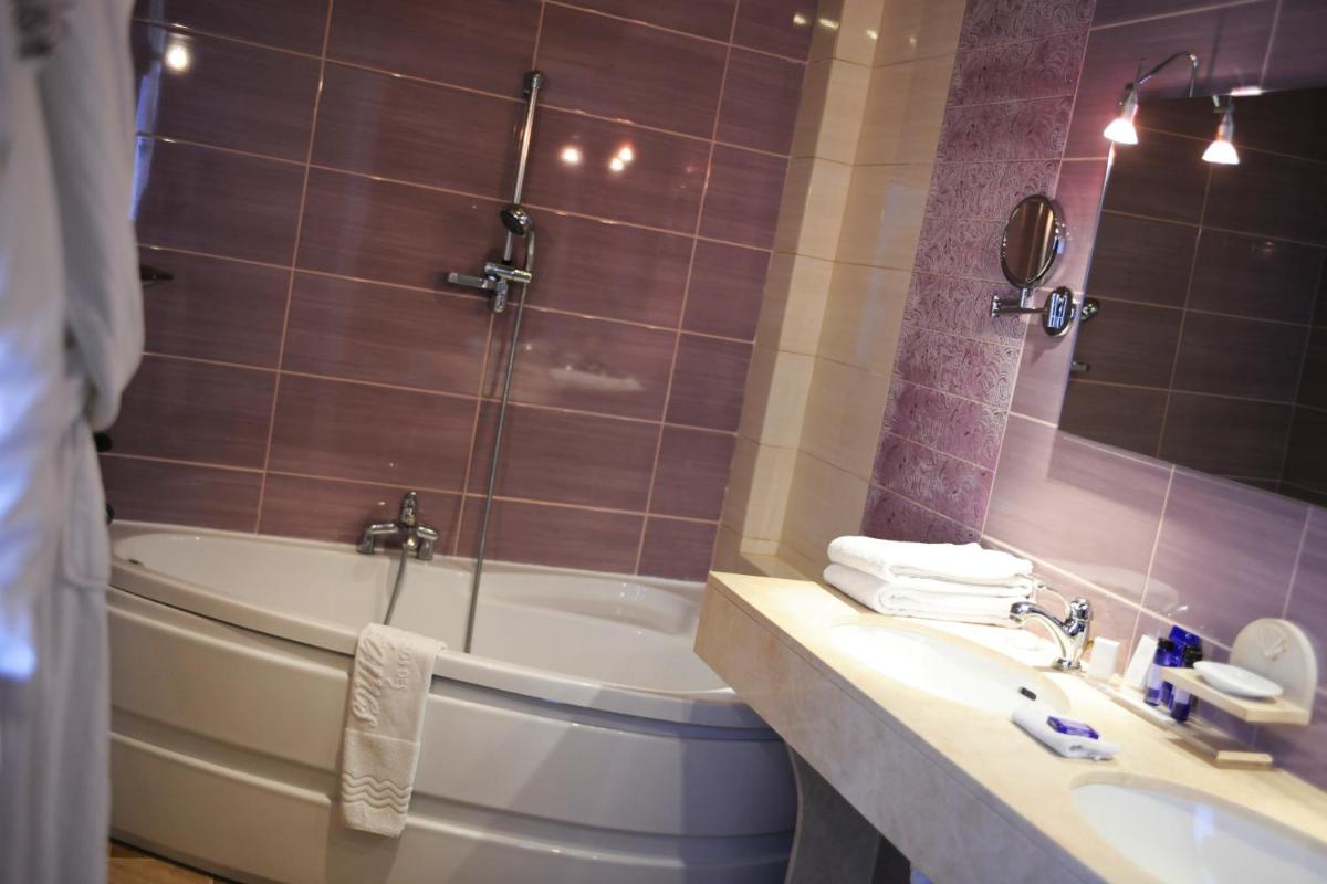 Salle de bains dans l'établissement Demeures & Châteaux Hôtel Domaine le Clos des Fontaines