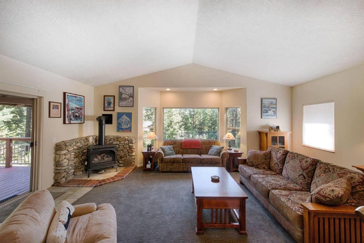 Syringa House by Casago McCall - Donerightmanagement - Housity