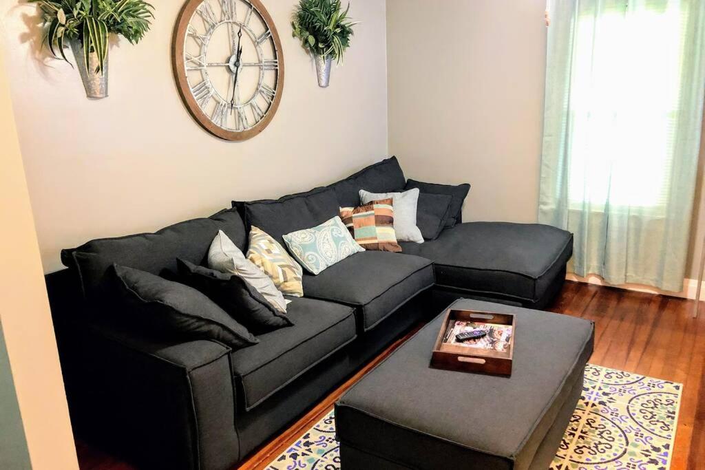 2BR Private House Available close to UE - Housity