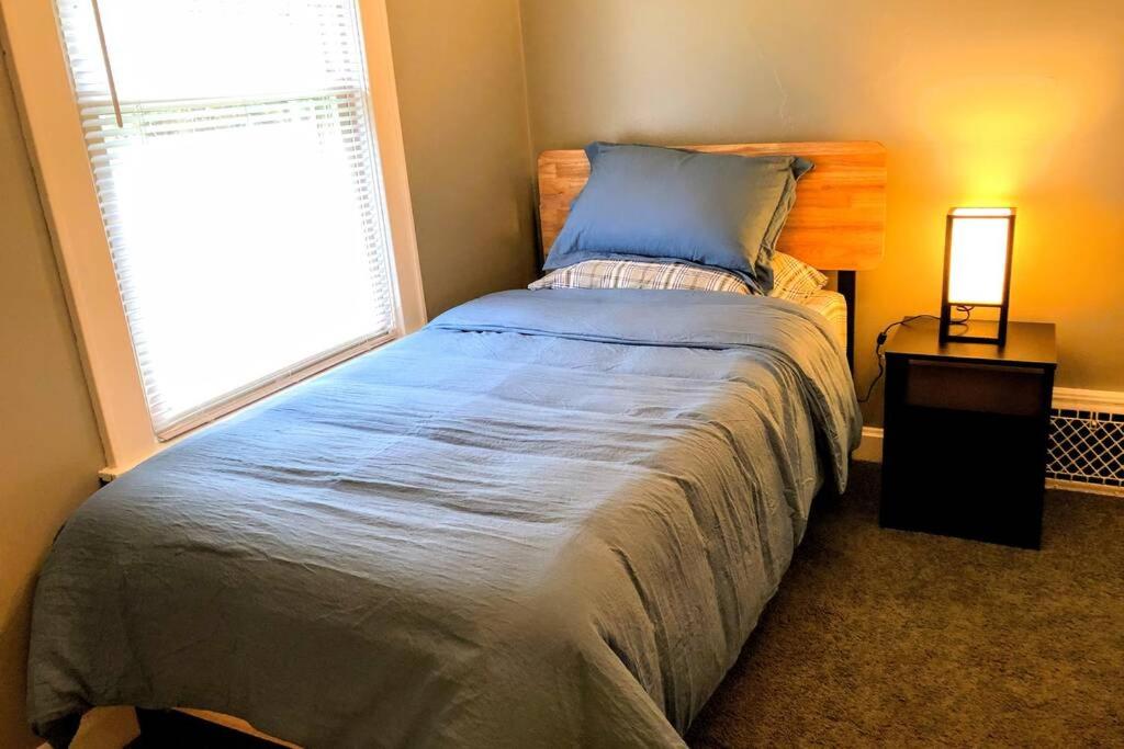 2BR Private House Available close to UE - Housity