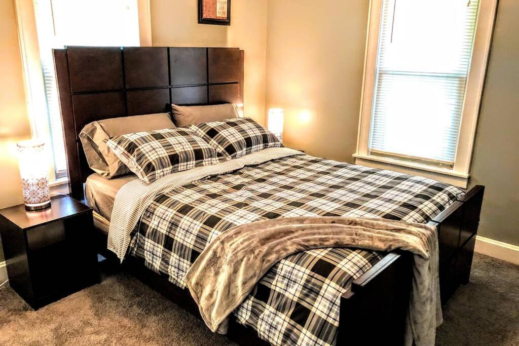 2BR Private House Available close to UE - Housity