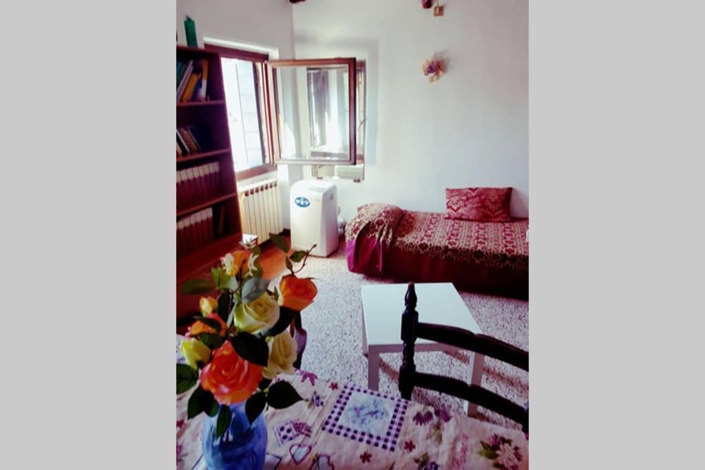 LARGE TOP 3 ROOMS FLAT CENTRAL RIALTO - Housity