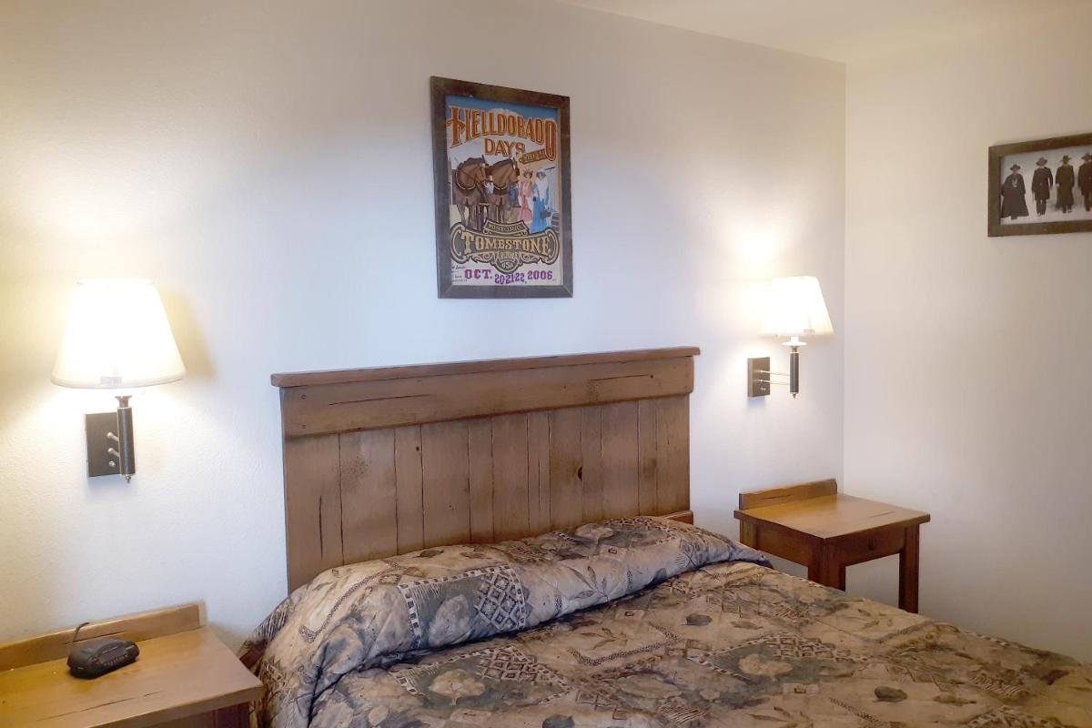 Tombstone Motel - Housity