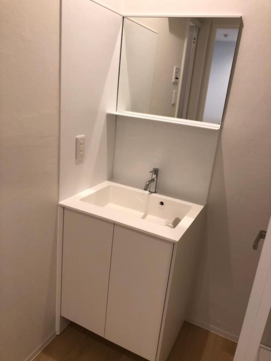 Enzo Uno - Housity