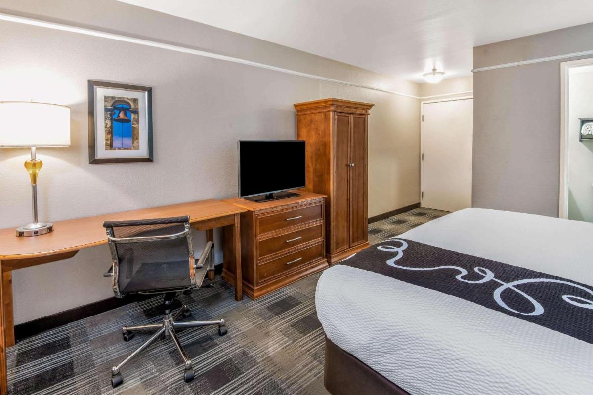 La Quinta Inn by Wyndham San Antonio Brooks City Base - Housity