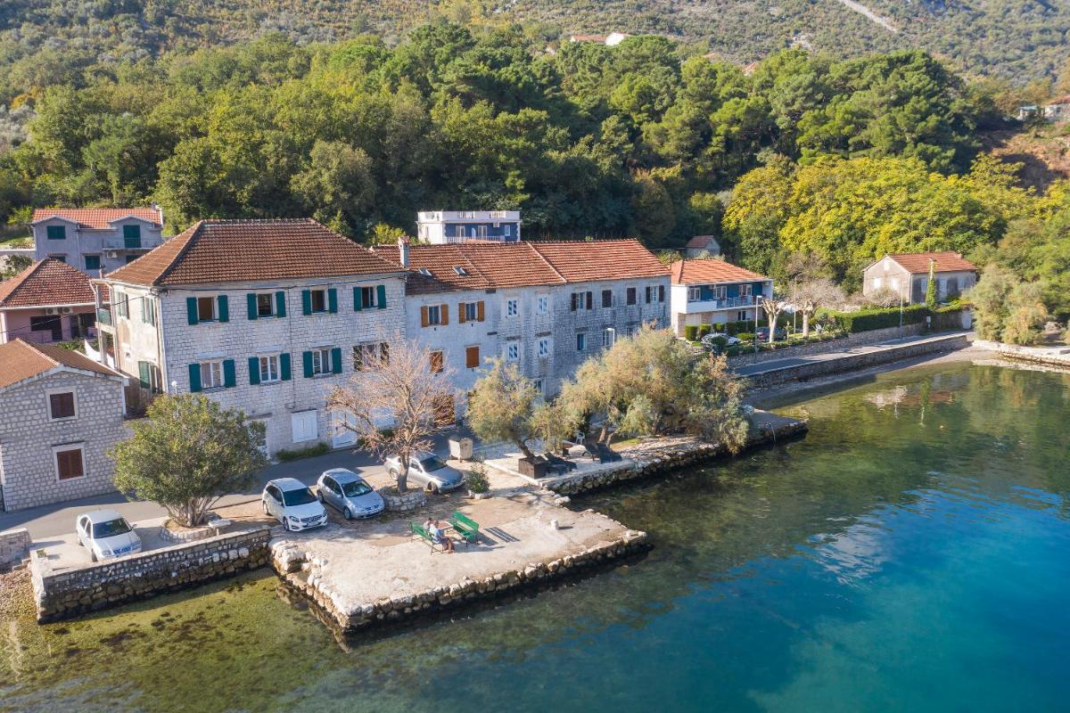 The Stone House, Prcanj 165 - Housity