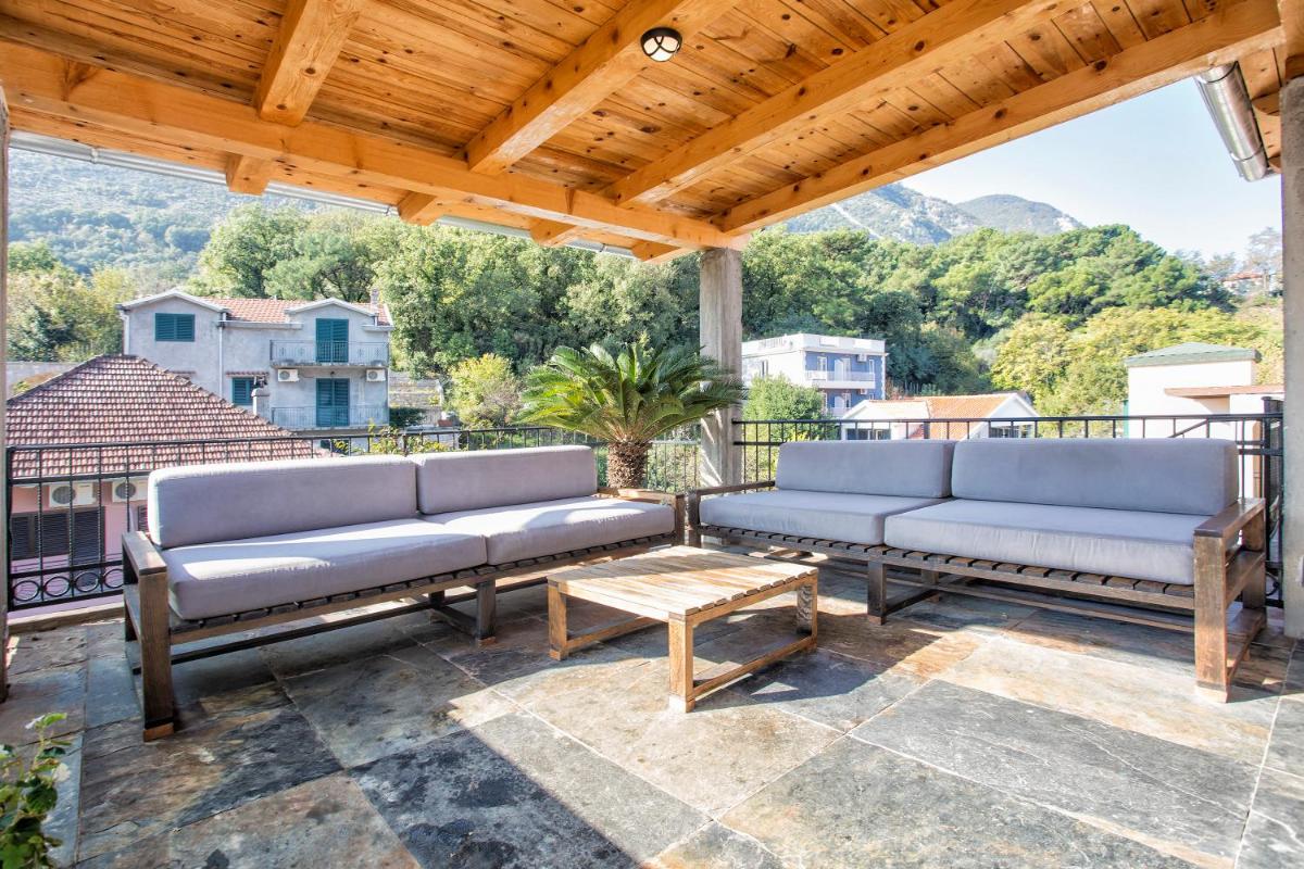 The Stone House, Prcanj 165 - Housity