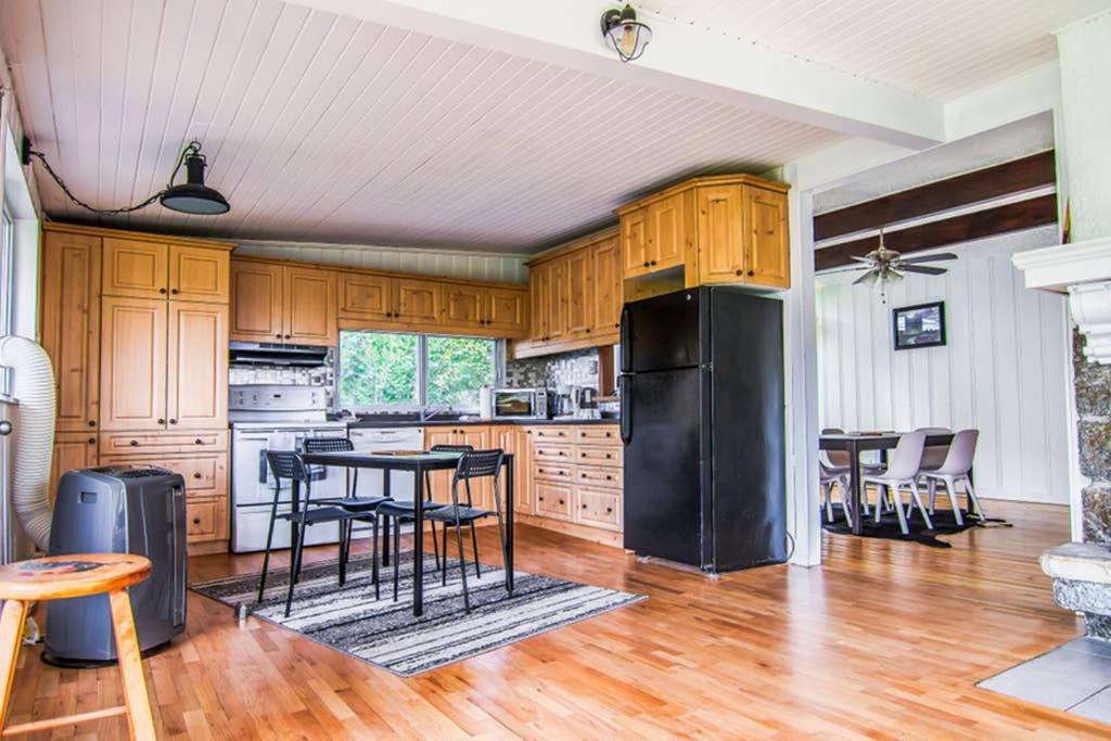 Suitetrails - The Perfect Ski Getaway: Cozy Cottage With a View