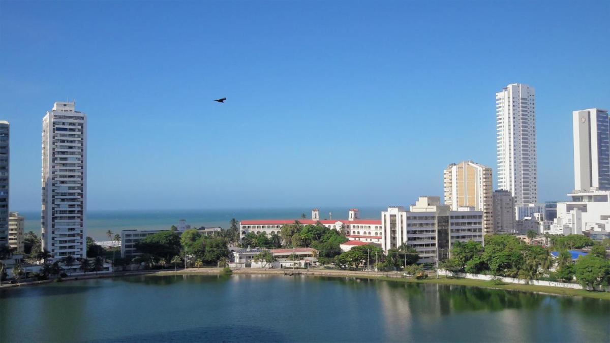Vista ESPECTACULAR al Laguito, MUY cerca a la playa - Housity