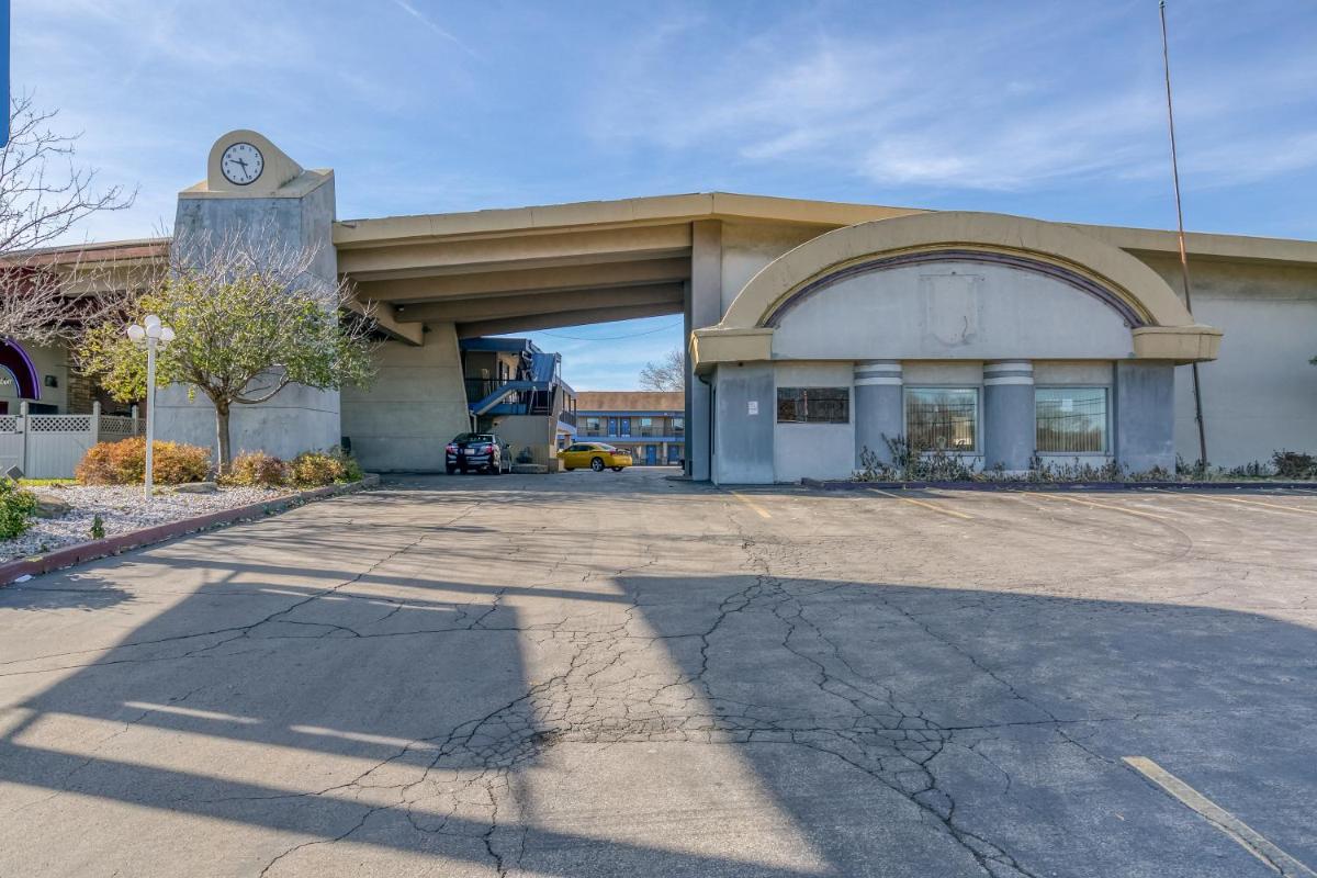 FairBridge Inn Express North Lima - Housity