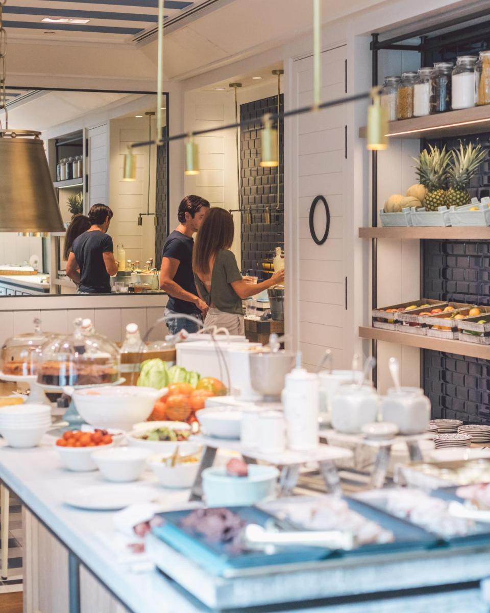 Comida en o cerca de este hotel