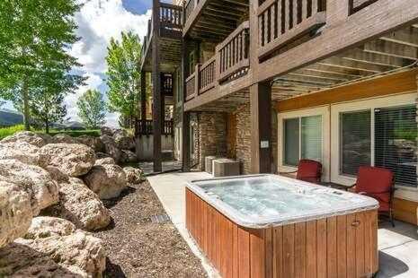 3 Bedroom Condo Just 10 Minutes from Snowbasin Resort,LS 15 - Housity