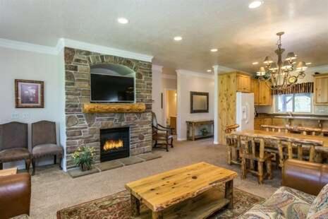 3 Bedroom Condo Just 10 Minutes from Snowbasin Resort,LS 15 - Housity