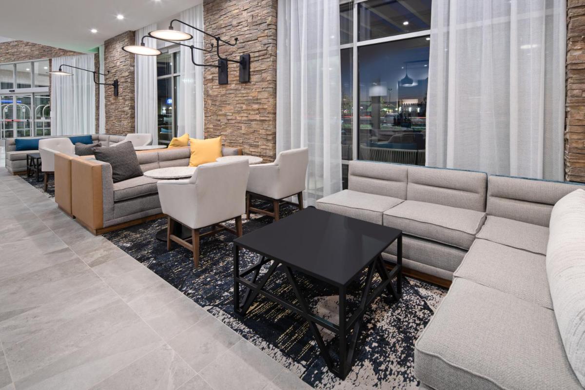 Hyatt Place Bakersfield - Housity