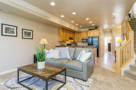 Beautiful Huntsville Vacation Rental 10 Mins from Snowbasin LS 40 - Housity