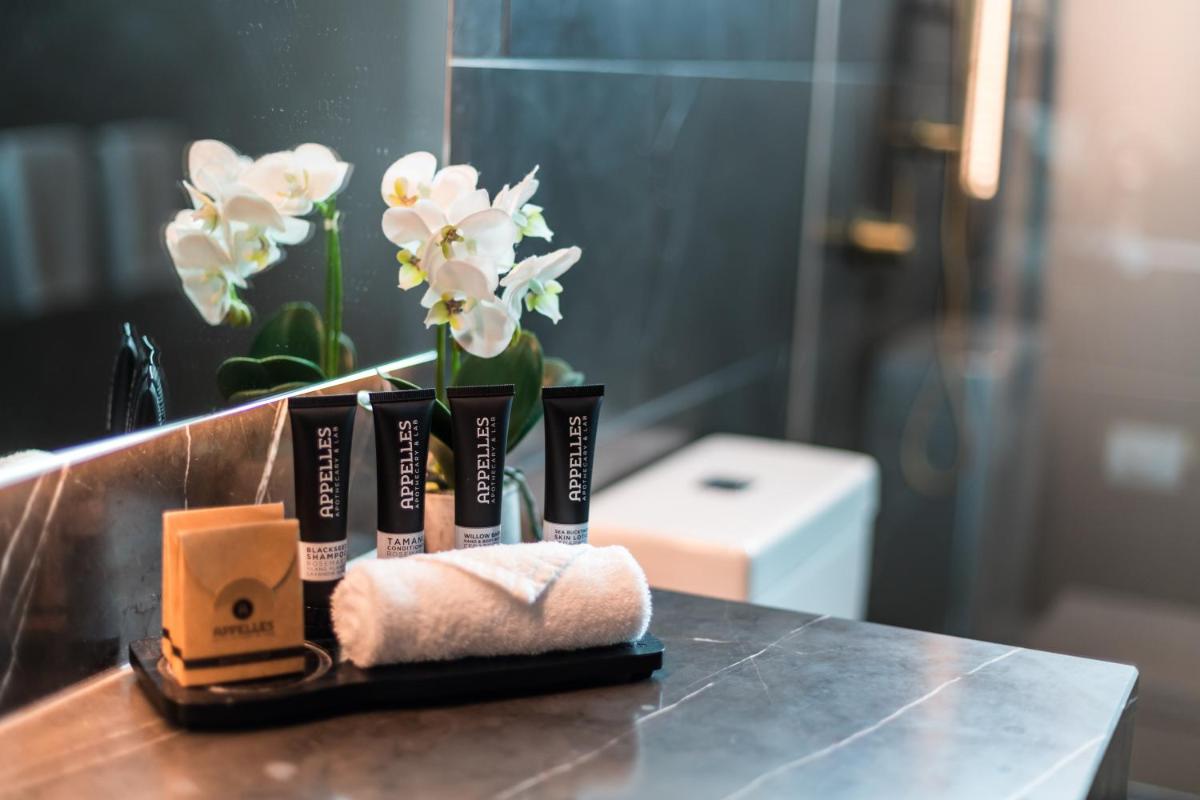 Eatons Hill Hotel - Housity