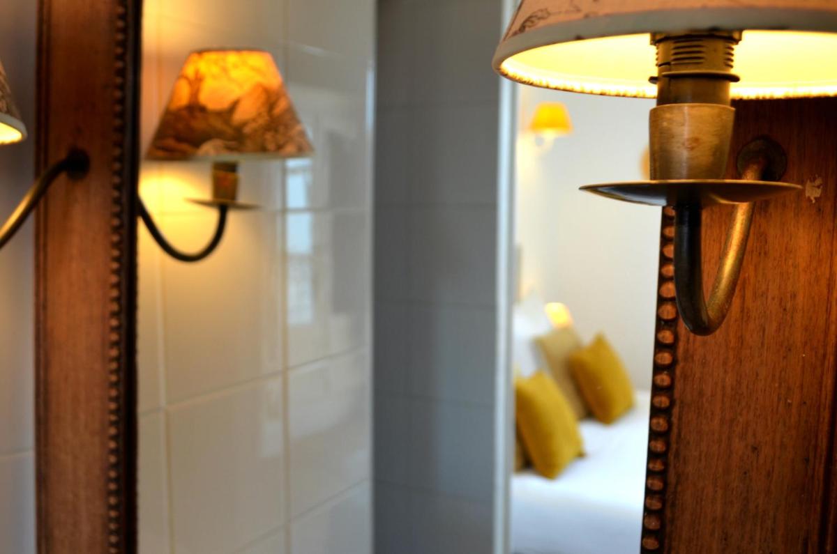 Salle de bains dans l'établissement Hôtel & Espace Bien-être La Maison du Lierre