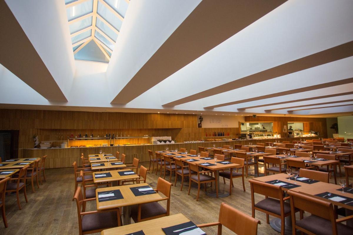 Un restaurante o sitio para comer en Hotel Continental Balneario de Panticosa