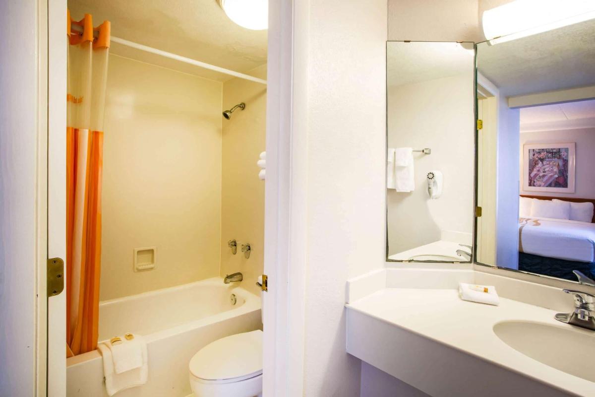 La Quinta Inn by Wyndham Norfolk Virginia Beach - Housity