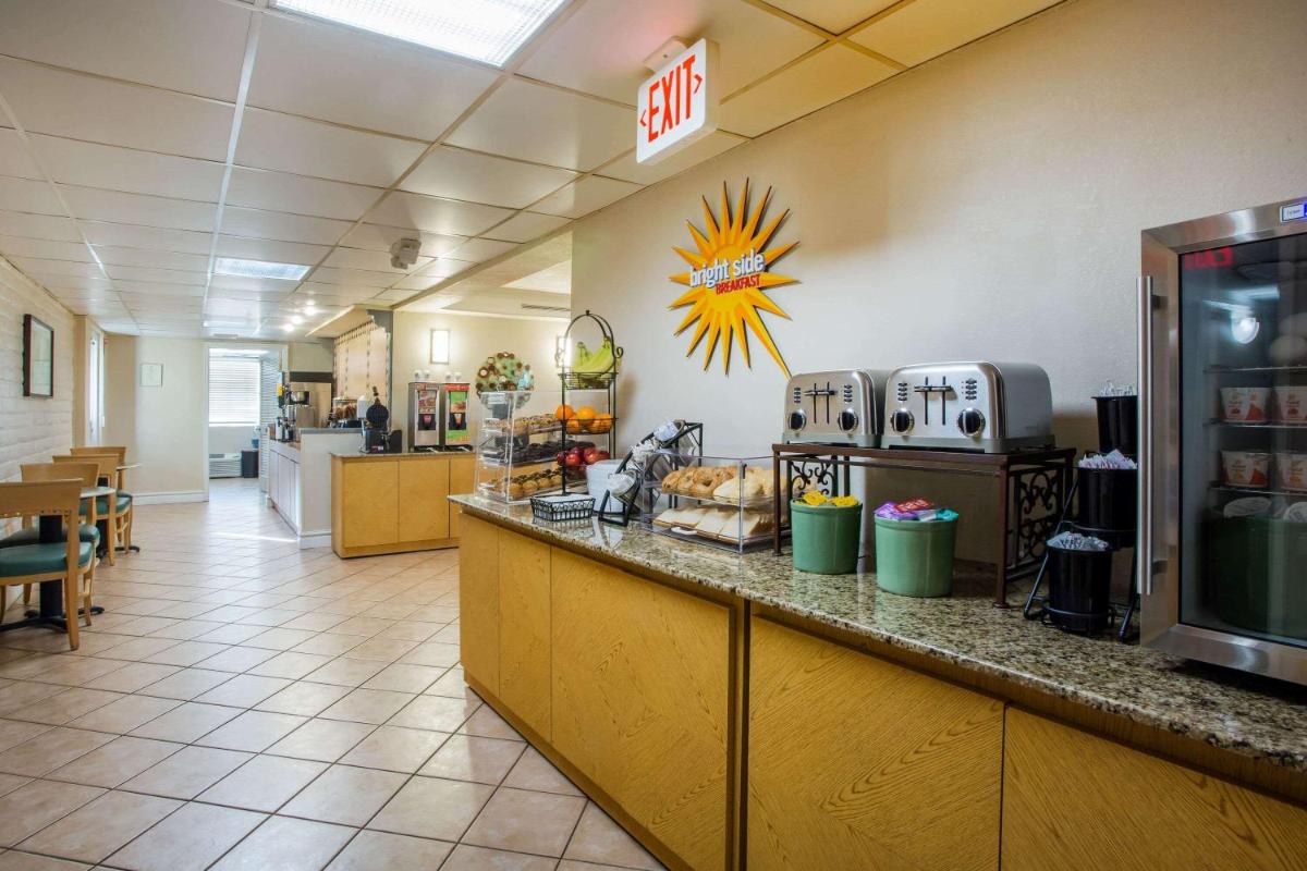 La Quinta Inn by Wyndham Norfolk Virginia Beach - Housity