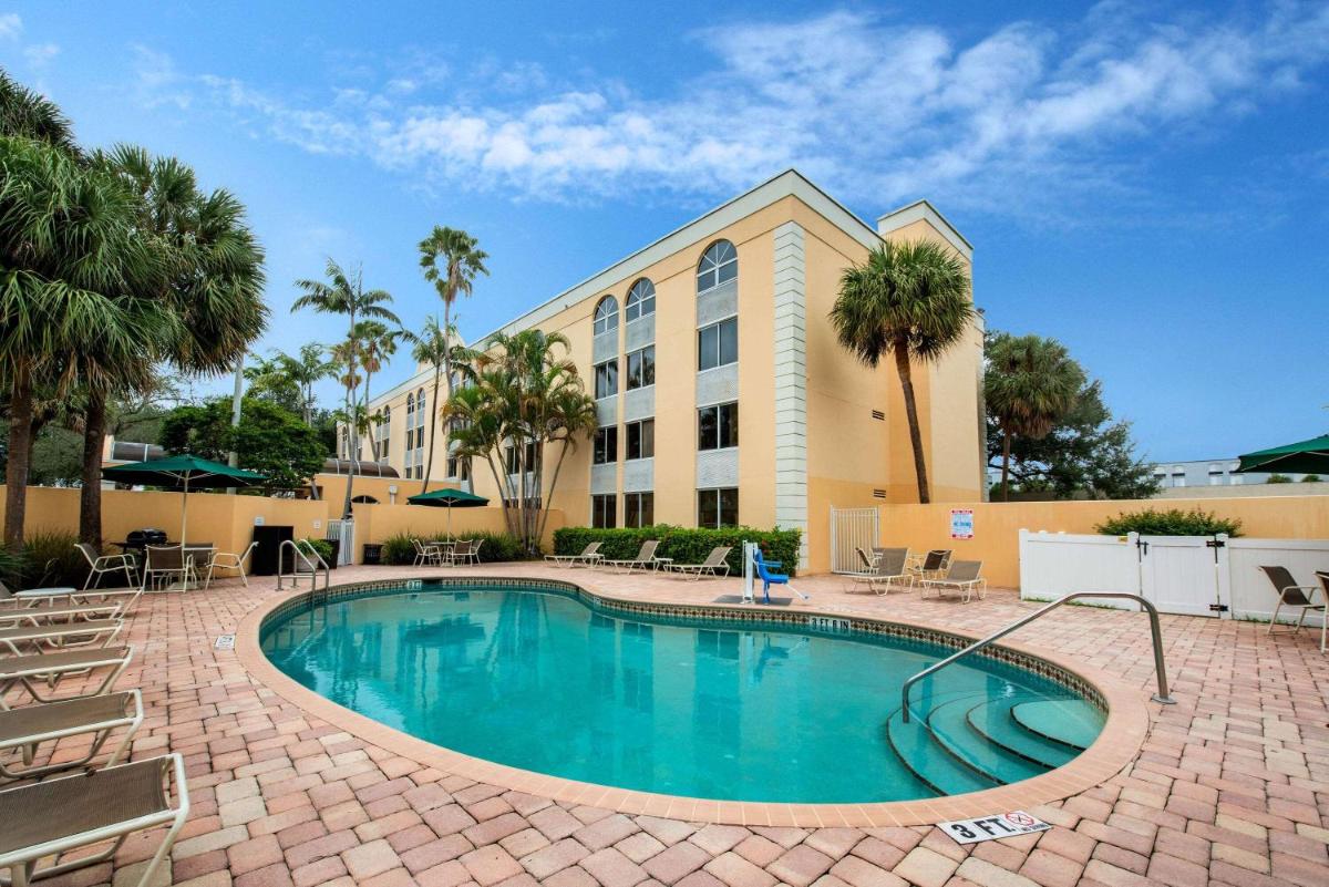 La Quinta by Wyndham Fort Lauderdale Tamarac - Housity