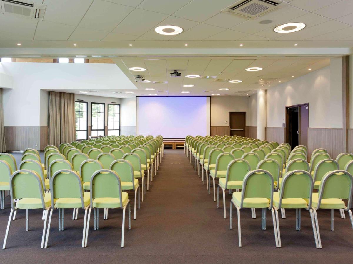 Espace de conférence ou salle de réunion dans l'établissement Emeria Dinard Thalasso Spa
