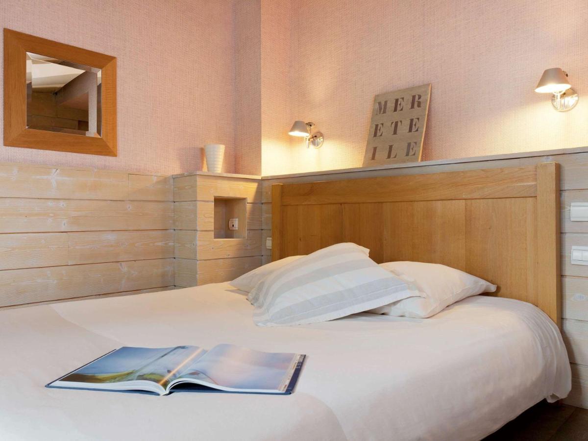 Un ou plusieurs lits dans un hébergement de l'établissement Emeria Dinard Thalasso Spa