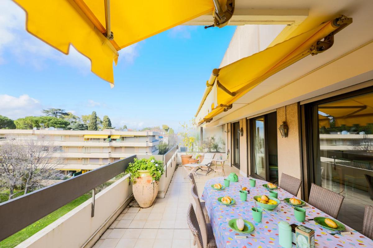 LE CHATEAU DE LA PINEDE AP4198 by Riviera Holiday Homes - Housity