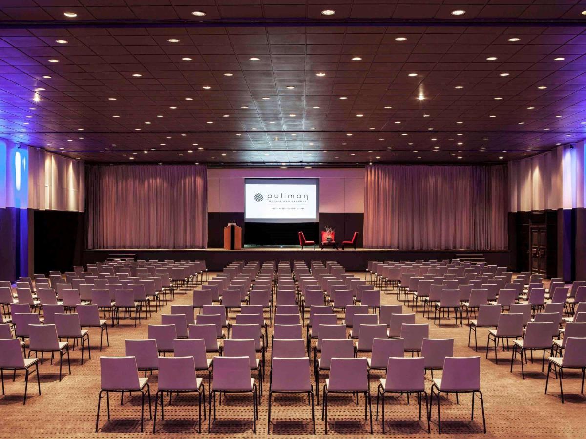 Espace de conférence ou salle de réunion dans l'établissement Pullman Cannes Mandelieu