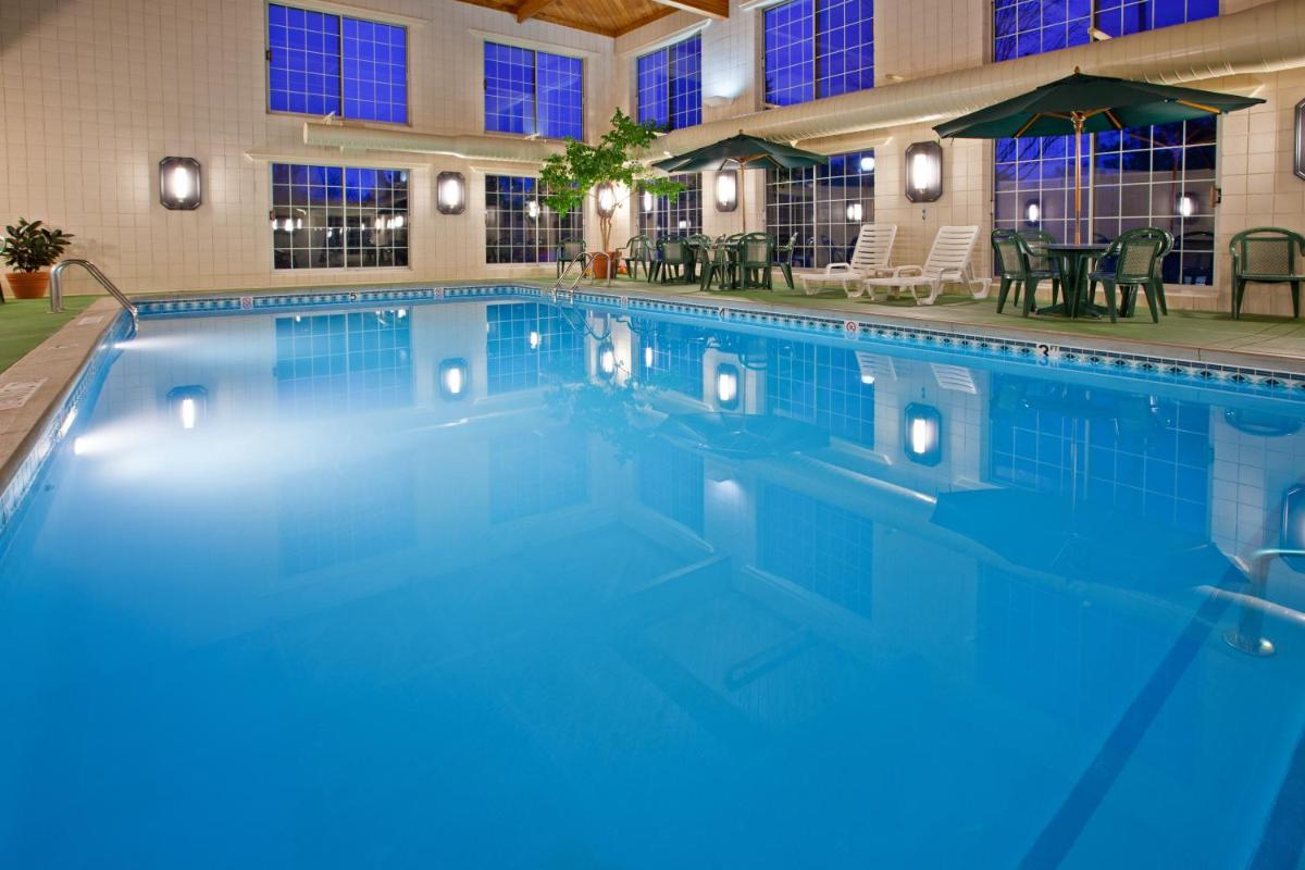 Holiday Inn Express Grand Rapids Southwest by IHG - Housity
