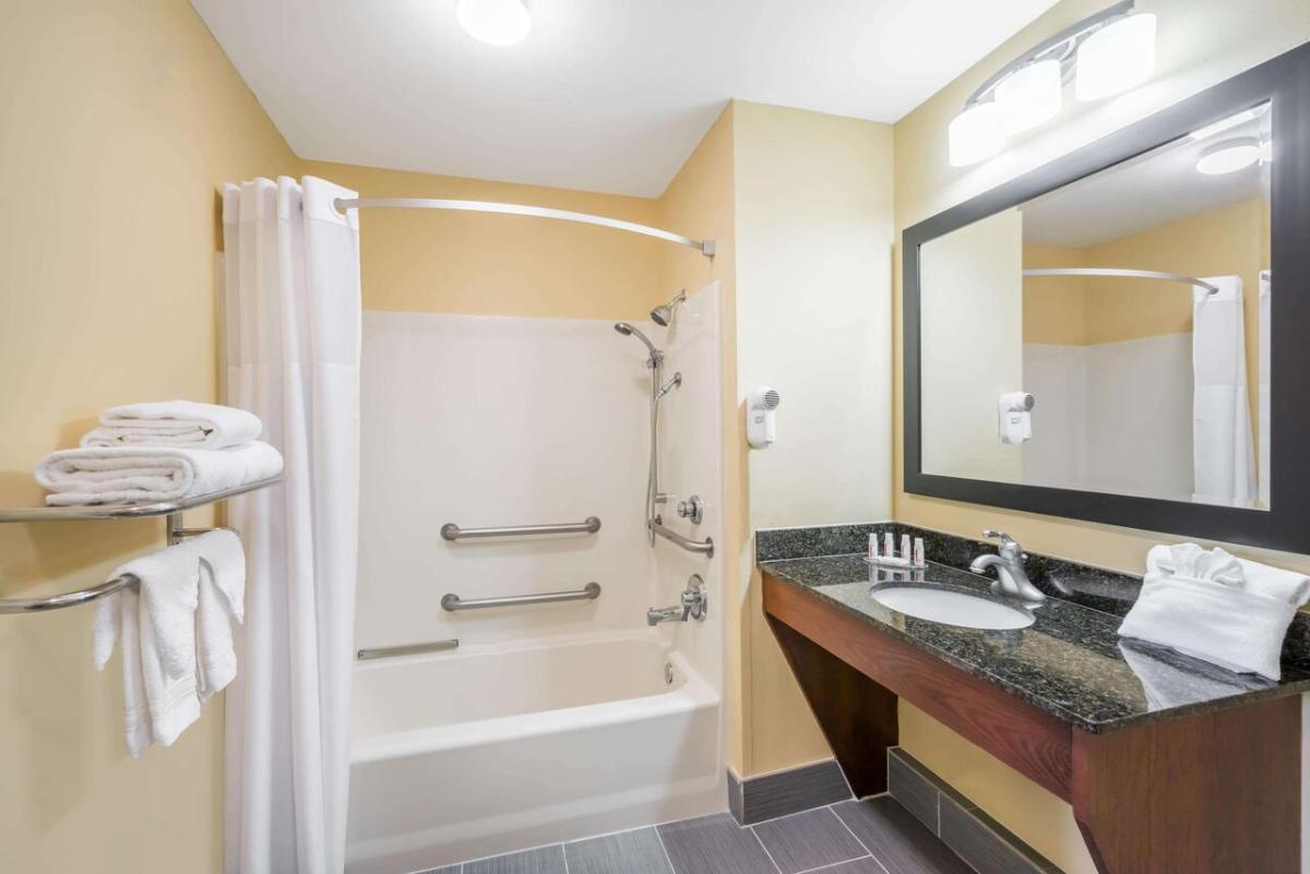 Howard Johnson by Wyndham Dalton - Housity