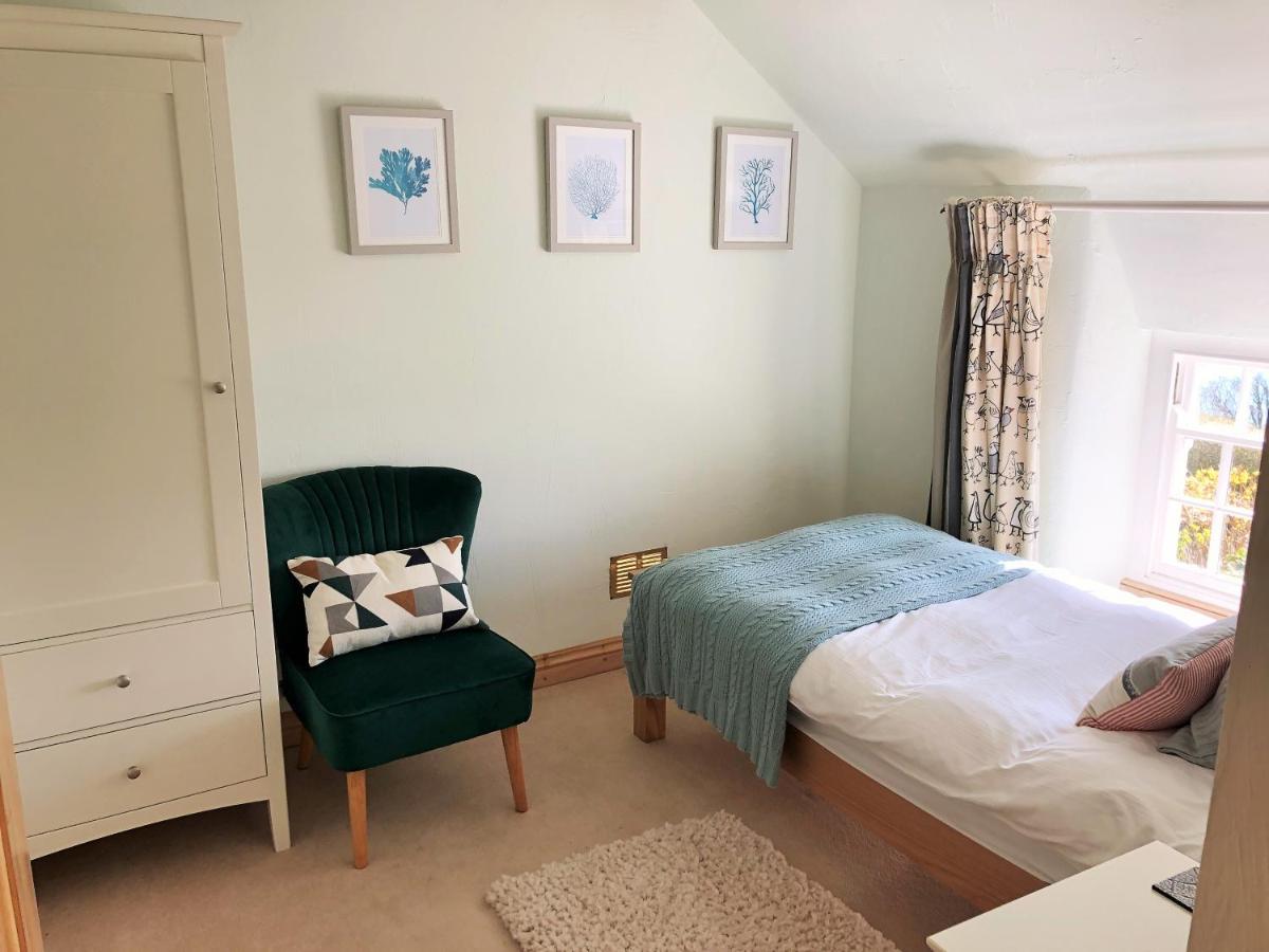 Coed y Berclas cottage, private orchard with stunning sea views - Housity