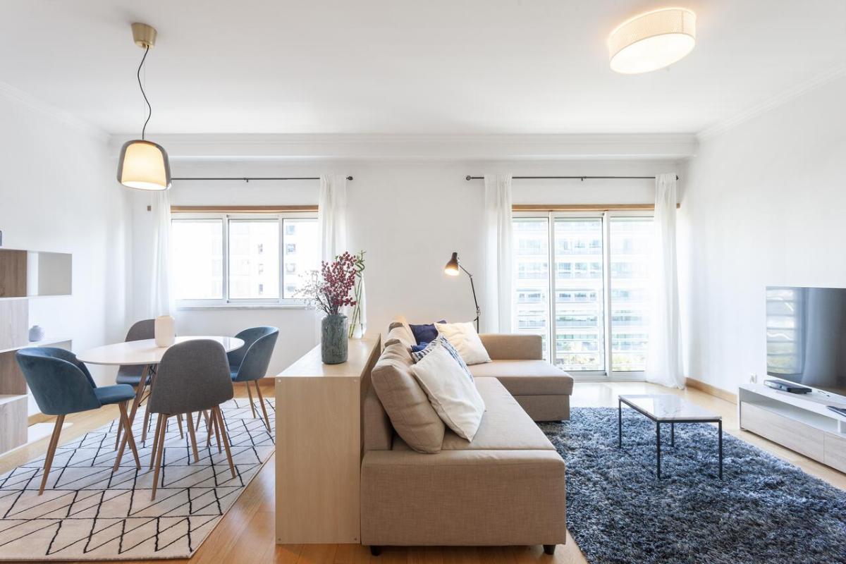 Central Orient Residence - Modern, spacious and sunny! By the river! - Housity