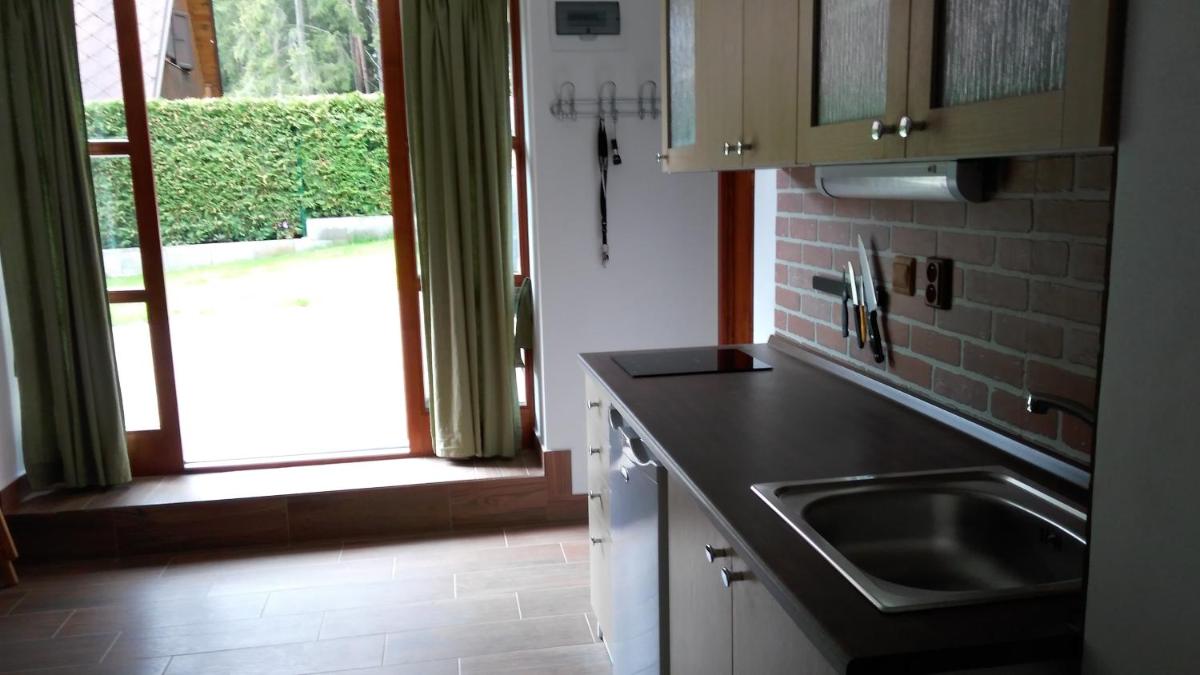 Chata u jezera - Housity