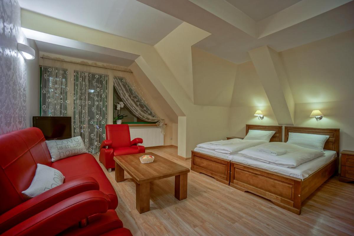 Jawor Pokoje i Apartamenty - Housity