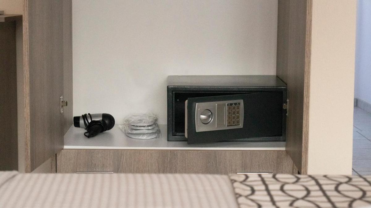Pravi Hotel - Housity