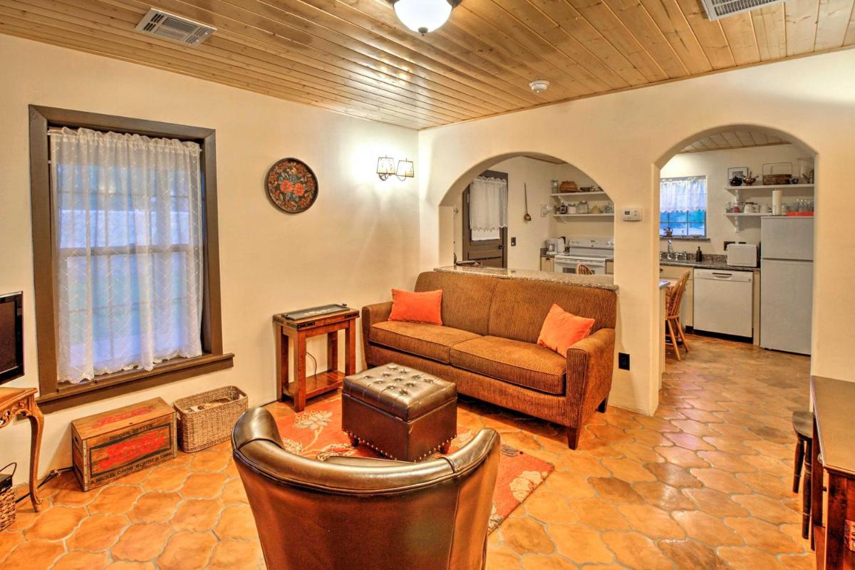 Charming Couples Casita, Walk to Old Mesilla Plaza - Housity