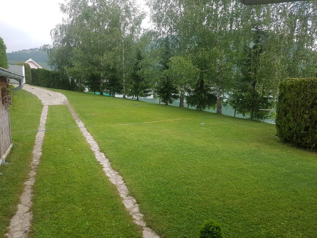 Lake House - Housity