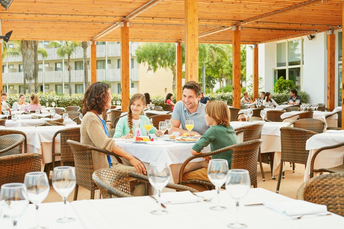 Clientes alojados en PortAventura Hotel Caribe - Includes unlimited access to PortAventura Park & 1 access to Ferrari Land