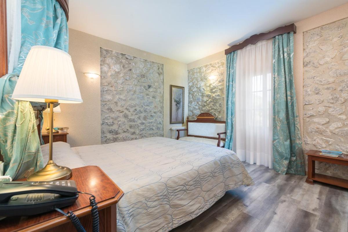 Cama o camas de una habitación en Monnaber Nou Finca Hotel & Spa