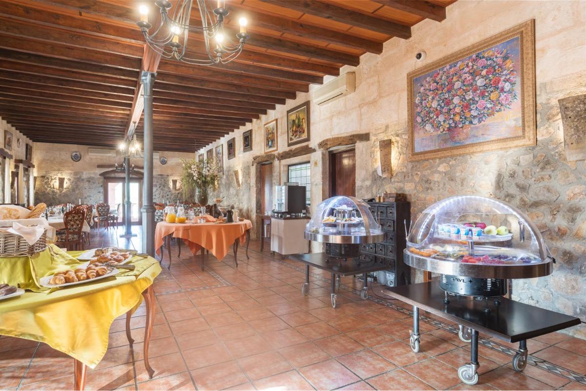 Comida en o cerca de este hotel