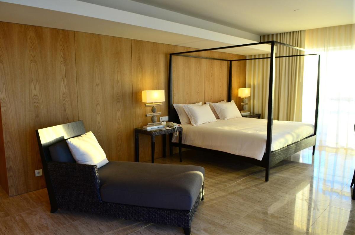 Uma cama ou camas num quarto em Crowne Plaza Vilamoura - Algarve by IHG