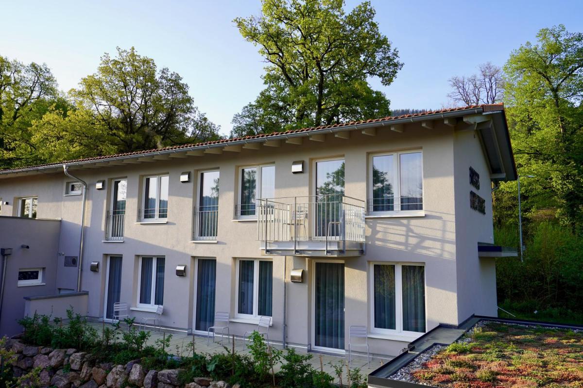 Busses Guesthouse - Housity