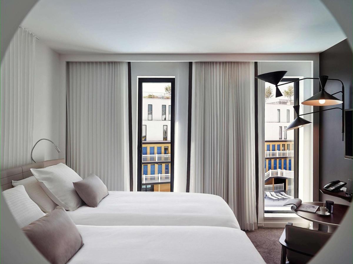 Un ou plusieurs lits dans un hébergement de l'établissement Molitor Hotel & Spa Paris - MGallery Collection