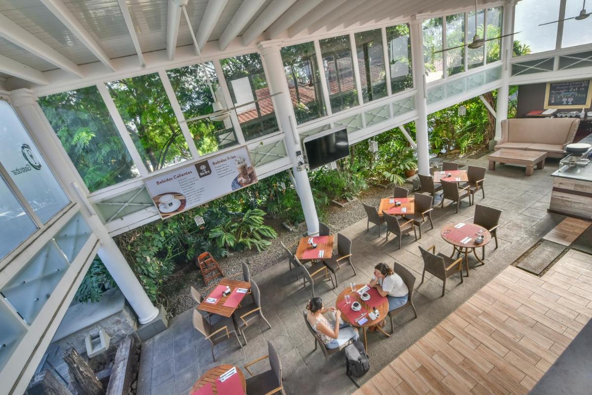 La Riviera Hotel - Housity