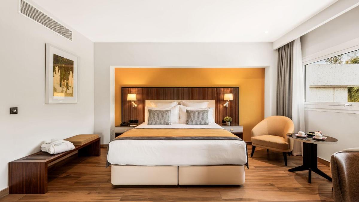Cama o camas de una habitación en Alanda Marbella Hotel & Wellness